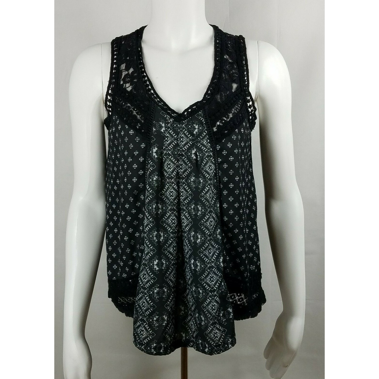 Taylor & Sage Women's Sleeveless Top Size M Black White Polyester